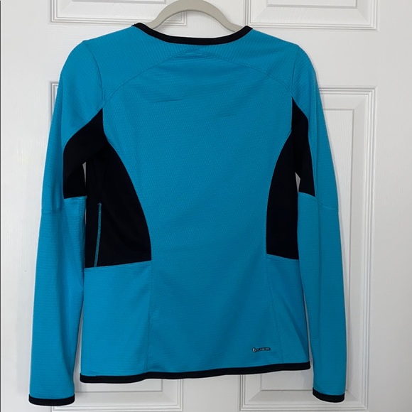 North Face long sleeve - Picture 2 of 3